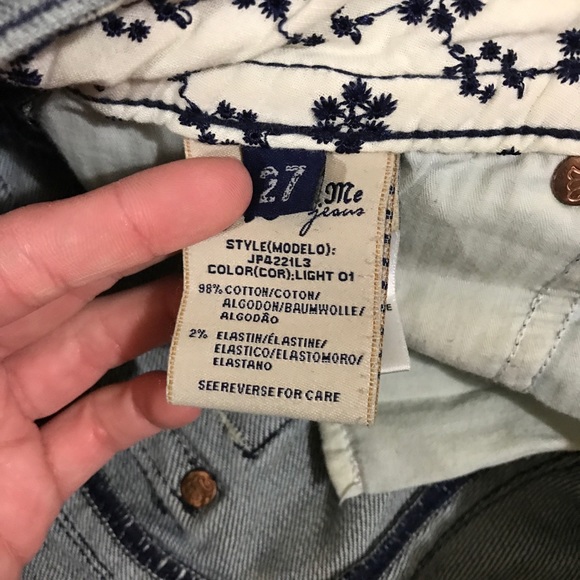 🚨Miss Me Embroidered Jeans—WORN ONCE - Picture 2 of 7